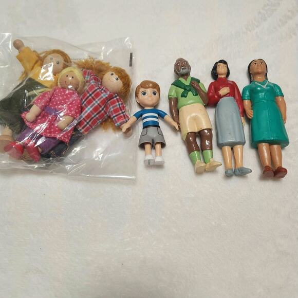 Dollhouse Figures Mixed Lot - Perfect for Miniature Scenes - Picture 1 of 3
